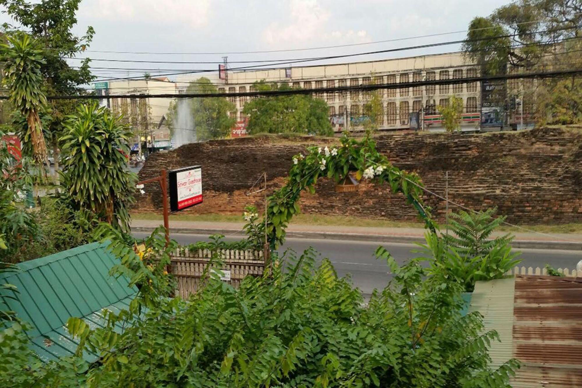 Siriwan Guesthouse Chiang Mai Exteriör bild