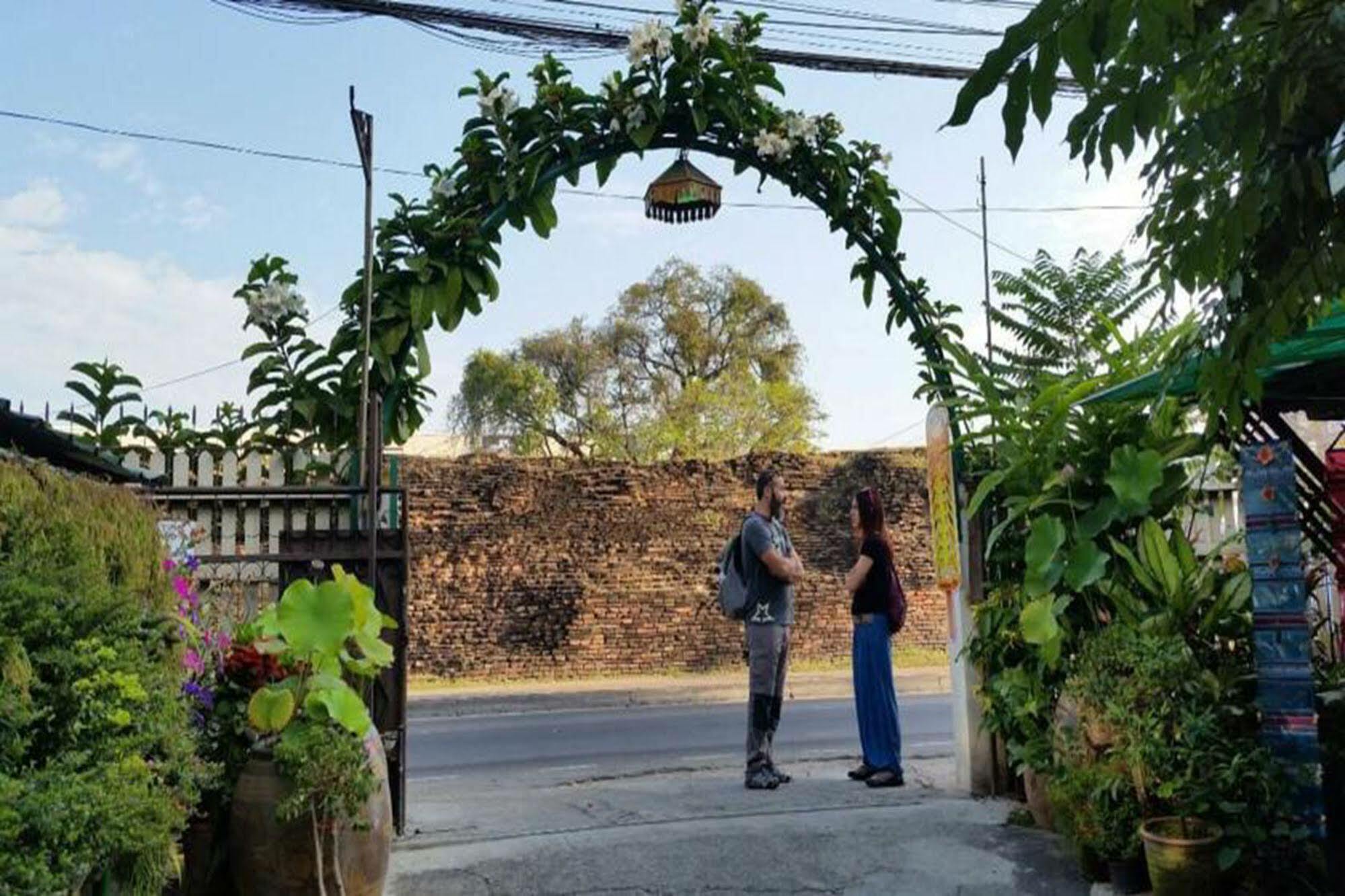 Siriwan Guesthouse Chiang Mai Exteriör bild
