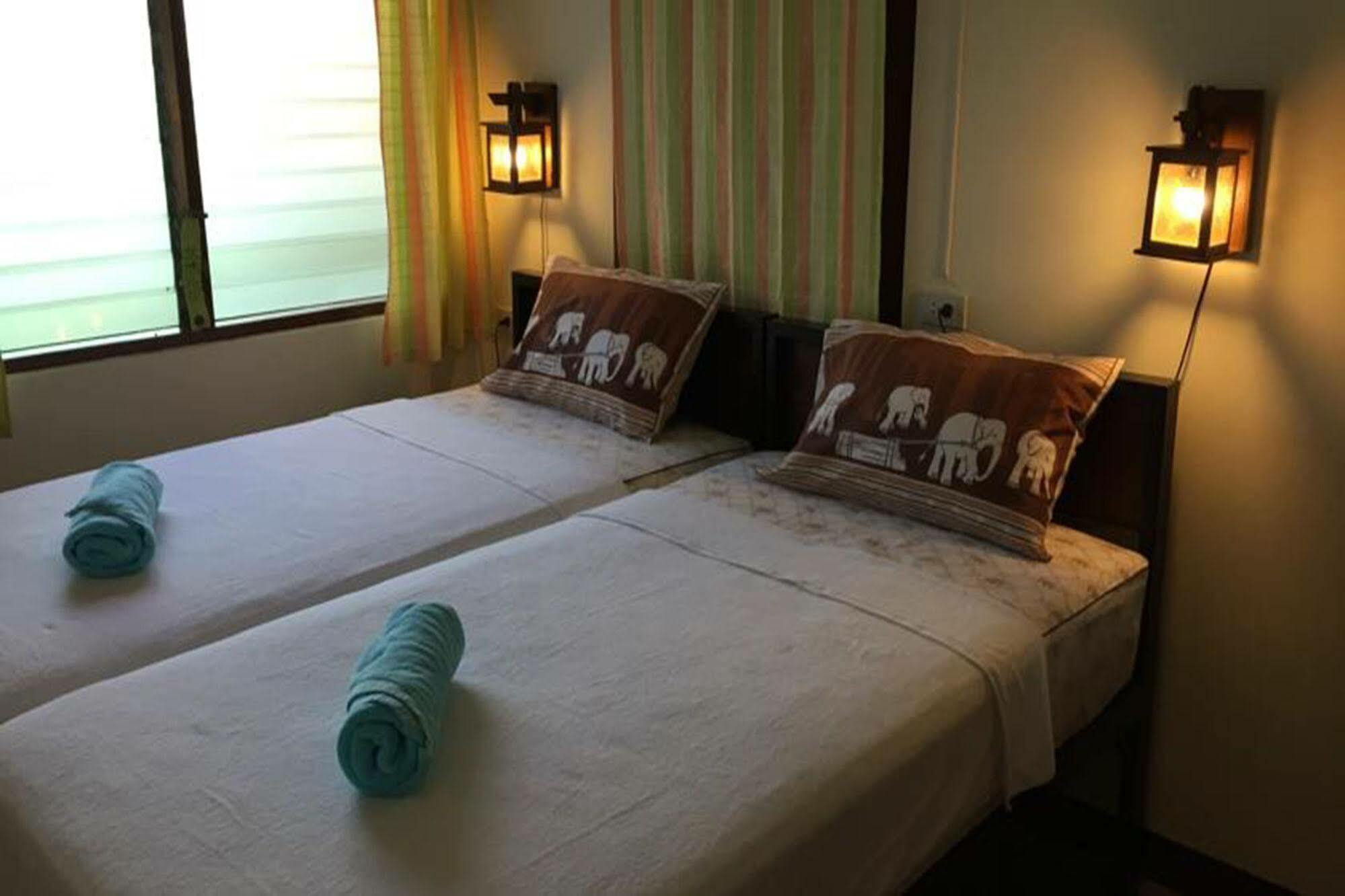 Siriwan Guesthouse Chiang Mai Exteriör bild