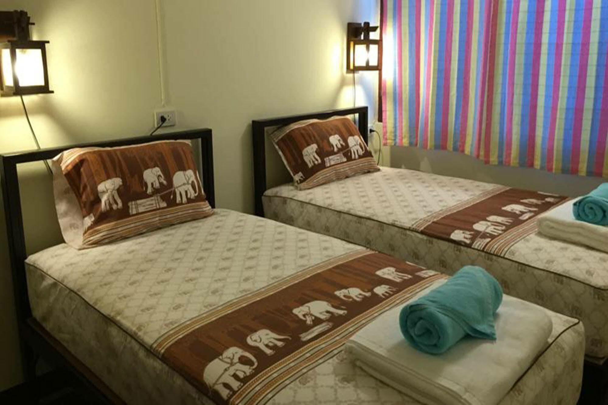Siriwan Guesthouse Chiang Mai Exteriör bild